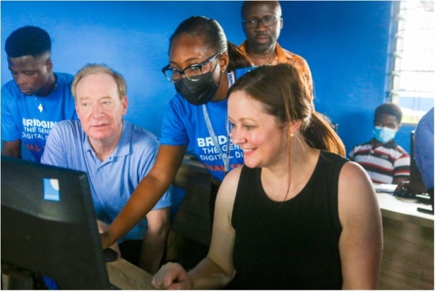 Brad Smith, President, Microsoft, and Teresa Hutson, VP, Tech and Corporate Responsibility of Microsoft, access the internet at the Akode Epicenter ICT Center.